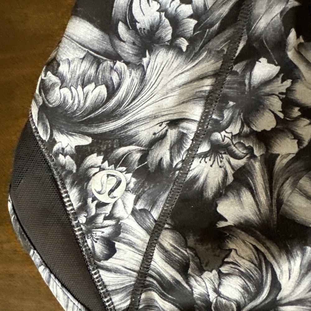 Lululemon Hotty Hot Short II Long 4" Night Garden Ice Grey Black Women's Size 6 - Picture 6 of 9